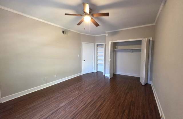 Adorable Two Bedroom in South Park! Gallery 4