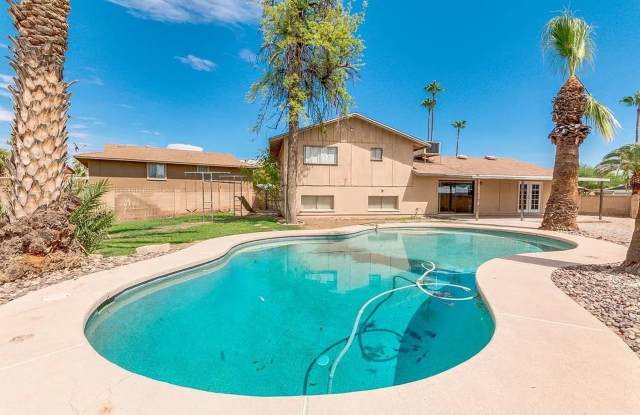 6 Bedroom ASU house with pool and large yard photos photos