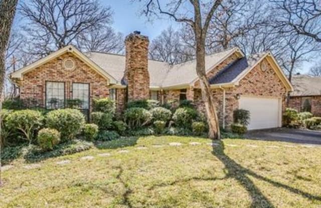 932 Glen Oak Drive - 932 Glen Oak Drive, Burleson, TX 76028