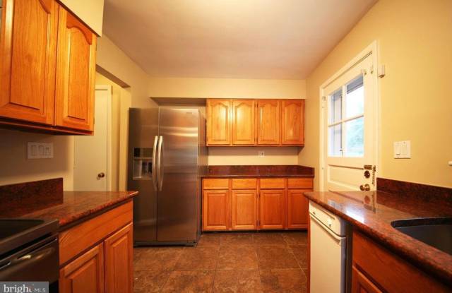 7223 CAROL LANE Gallery 3