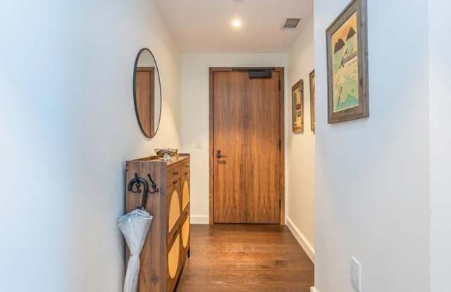 Victoria Place | Ocean-Facing Corner Residence | 3 Bed, 3 Bath, 2 Parking Gallery 4