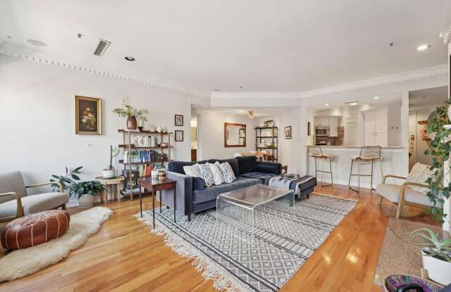 600 HUDSON ST photos photos