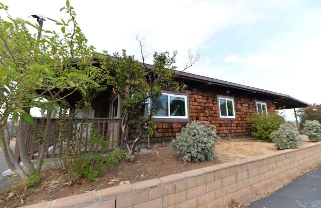Charming Single Level 3 Bedroom 2 Bath Home perched on hill! photos photos Charming Single Level 3 Bedroom 2 Bath Home perched on hill! photos photos