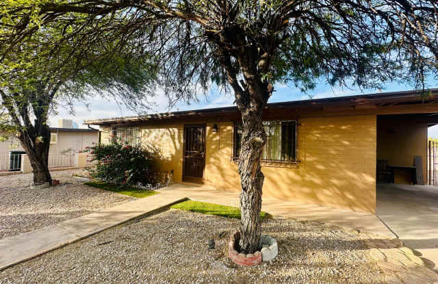 2 Bedroom Renovate House! Large Yard and Carport Parking! See Today! - 1821 East Oregon Street, Tucson, AZ 85706