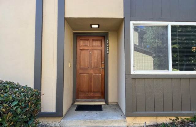 Spacious 4bed 2bath home available now! photos photos