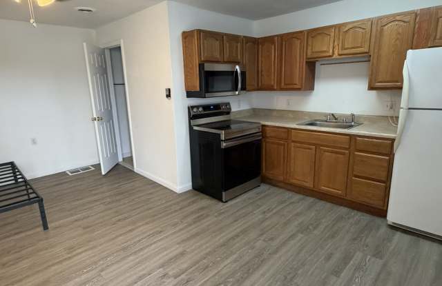 425 W Service Road East - Unit 7 Gallery 1