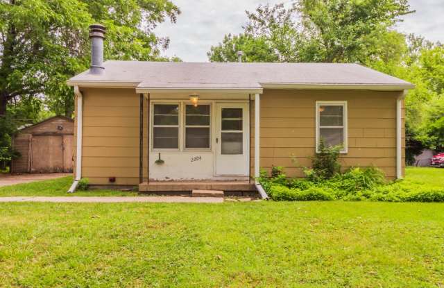 Cozy House With Great Yard Space! photos photos