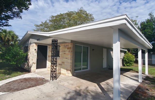 2622 E 109th Ave - 2622 East 109th Avenue, Tampa, FL 33612