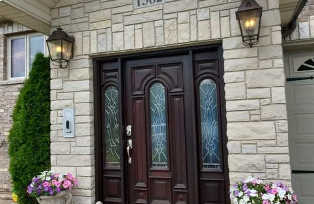 1382 State Street Gallery 4