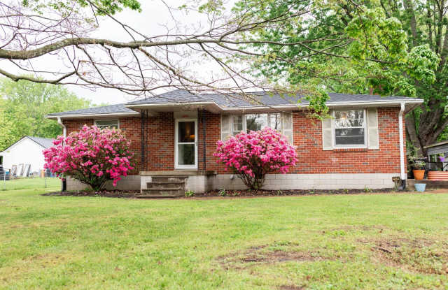 Beautiful 3 bedroom 2 bathroom brick home on over 1/2 acre in Greenbrier - 2056 Nunley Street, Greenbrier, TN 37073