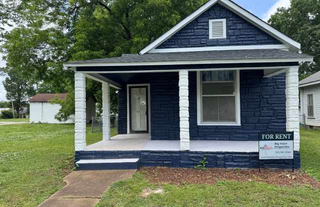 Cute 2 bedroom/1 bath home close to downtown, restaurants and shopping! photos photos