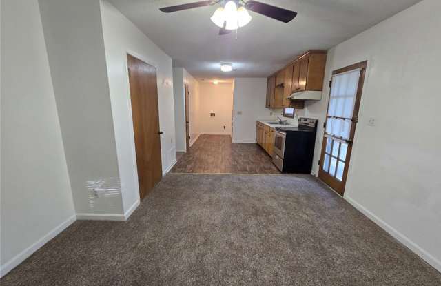 2 Living Rooms & Kitchens! Gallery 4