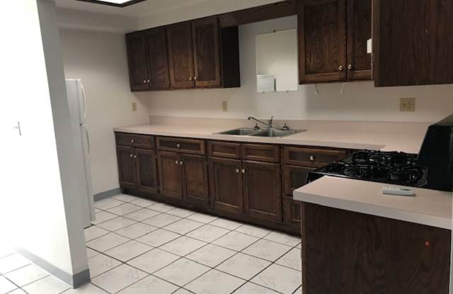 X-Large One Bedroom ground level apartment in Evans City area Gallery 4