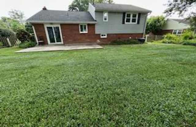 Immaculate 3 BD 2 BA Detached Home with Garage in Springfield, VA photos photos