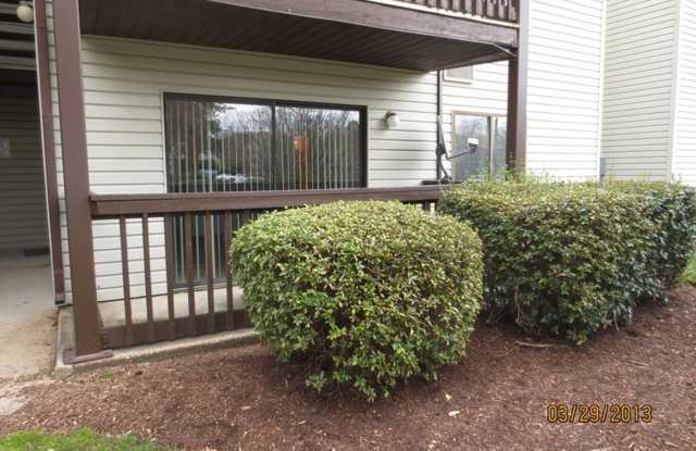 Hampton Club - 131 Haverford Court, Hampton, VA 23666