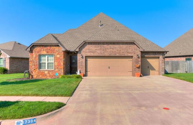 Deer Creek Schools and a Gated Community! - 17304 Ridgewood Drive, Oklahoma City, OK 73012