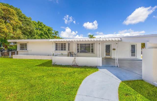 1700 N Treasure Dr photos photos