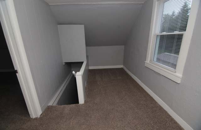 Gorgeous 2 Bedroom Renovated Home in Aledo Gallery 4
