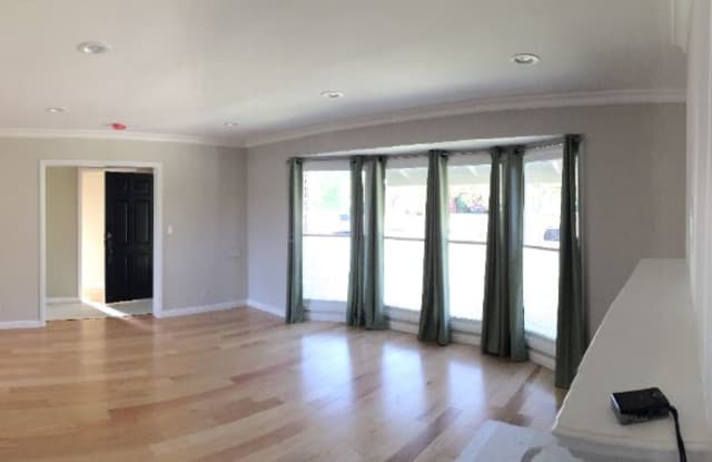 5881 Abernathy Drive Gallery 2