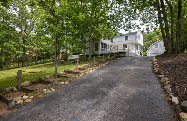 10 Columbine Avenue N Gallery 4