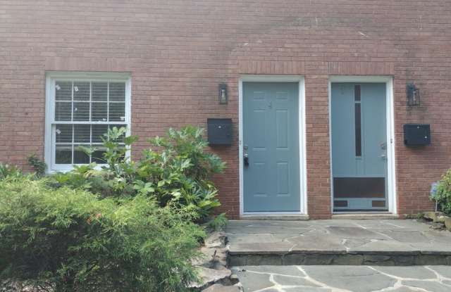 Lovely 2 Bed 1.5 Bath Townhome! photos photos