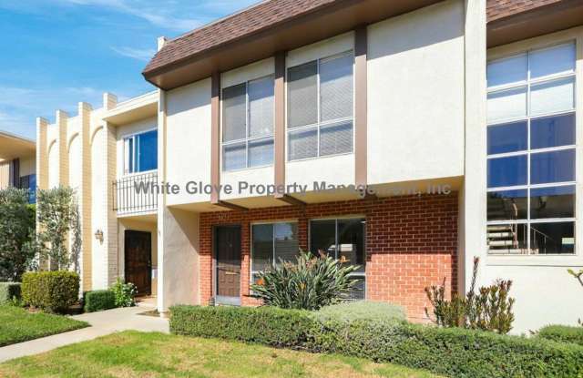 4-Bedroom Huntington Beach Home with Detached 2-Car Garage & Private Patio Gallery 3