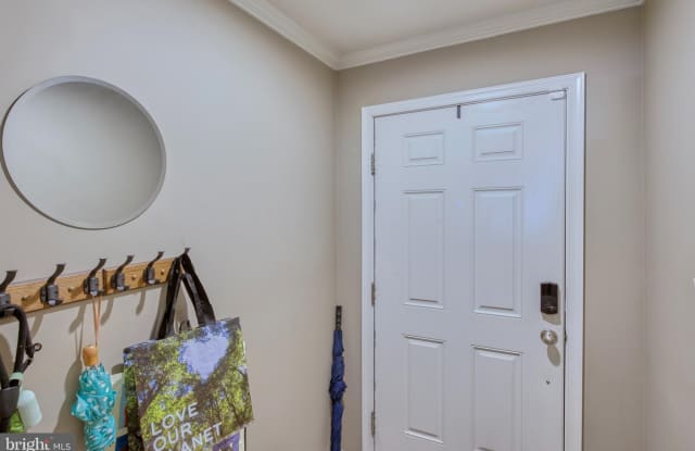 10228 FOUNTAIN Circle Gallery 4