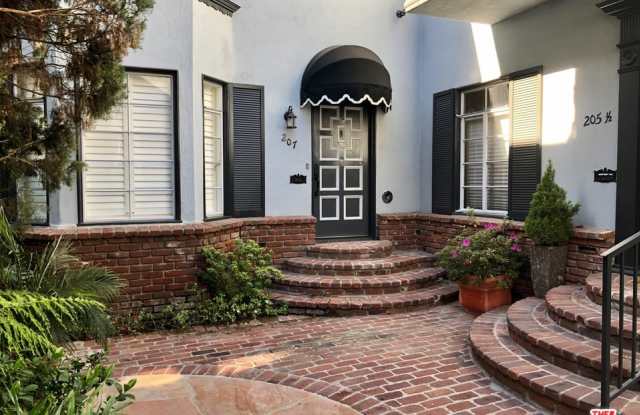 207 S El Camino Dr Gallery 2