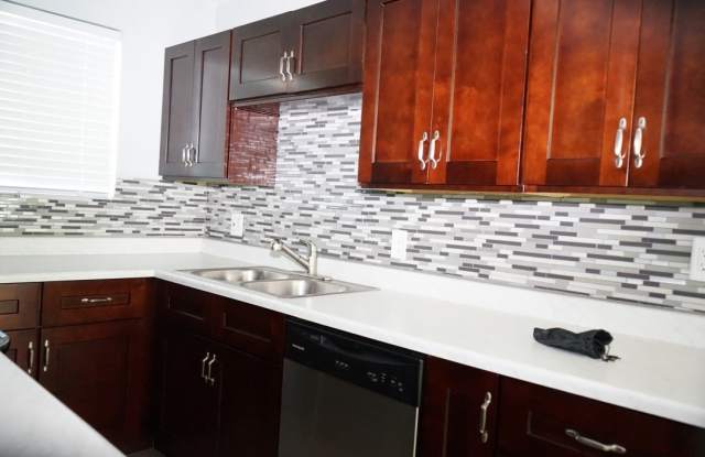 2014 West Berridge Lane - 10 Gallery 4