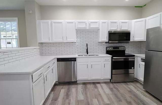 Room in 4 Bedroom Home at Polar Rock Rd SW Gallery 4