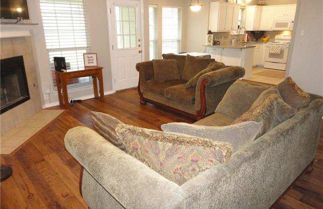207 N Meadowview Drive Gallery 3
