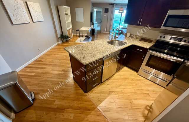 Beautiful 1 Bed 1 Bath Condo Across The Street from KU Med Campus!-Available NOW!! Gallery 4