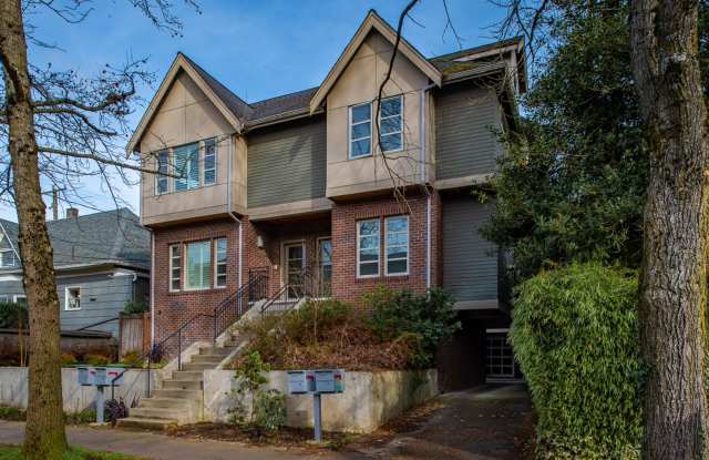 Spacious 3 Bed 2 Bath Capitol Hill Townhome! photos photos