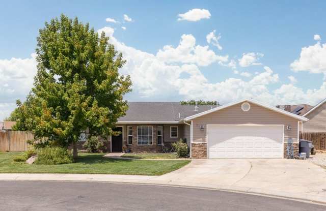 Charming 3 Bed, 2 Bath Home in Quiet Cul-de-Sac – Pet Friendly!! photos photos