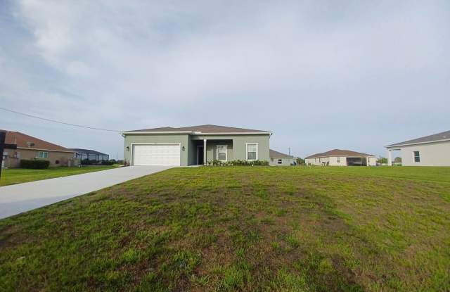 Coming Soon 4/2 Single Family Home photos photos