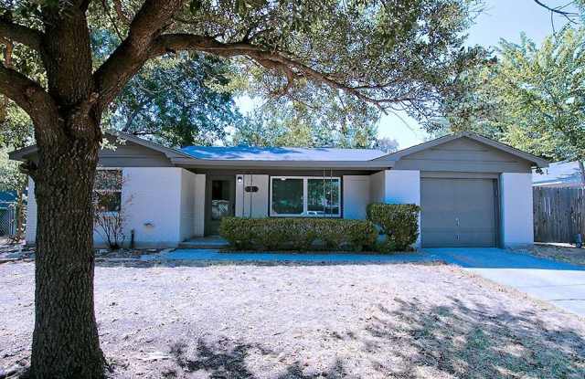 508 Grant Circle - 508 Grant Circle, White Settlement, TX 76108