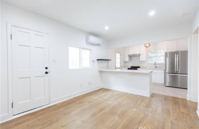 1611 S 4th Avenue 1/2 photos photos