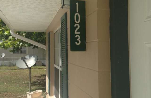 1023 2nd Ave - 1023 Northeast 2nd Avenue, Trenton, FL 32693