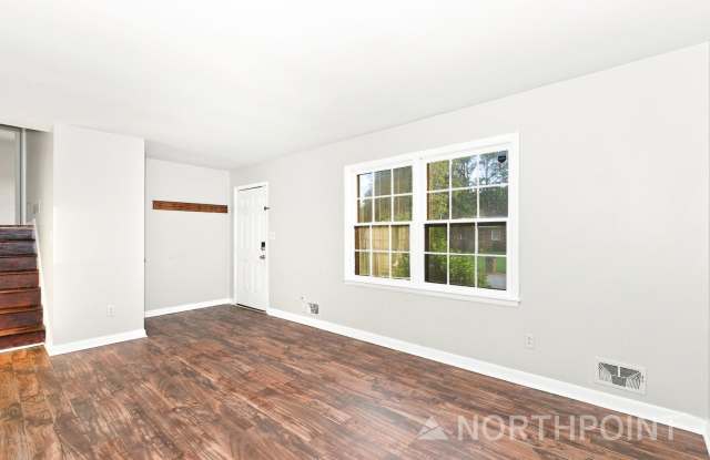 3-Bedroom, 2 Bath Single Family for Rent in Jonesboro, GA | 1-Car Garage Parking | Fenced yard Gallery 3
