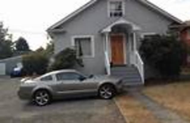8833 Wallingford Ave N - 8833 Wallingford Avenue North, Seattle, WA 98103