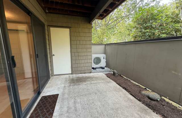 Remodeled Lake Oswego Condo | Quiet Neighborhood, Pool & A/C Gallery 4