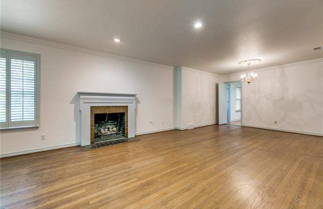 5923 Del Roy Drive Gallery 2