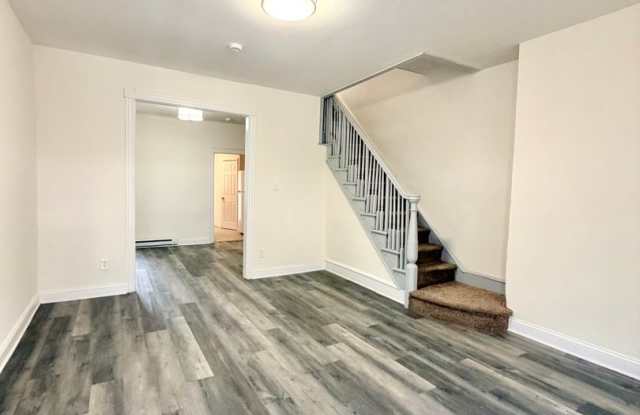 Three Bedrooms, Pet-Friendly Living & In-Home Laundry — Available Now Gallery 1