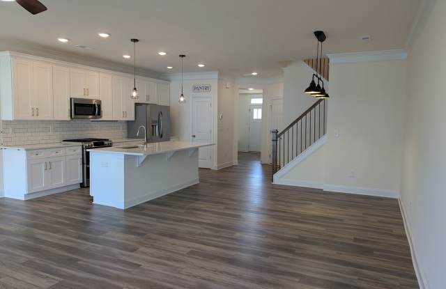 Beautiful 3 Bedroom, 2.5 Bathroom Townhome in Harrisburg Village. Don’t Miss Out! Gallery 3
