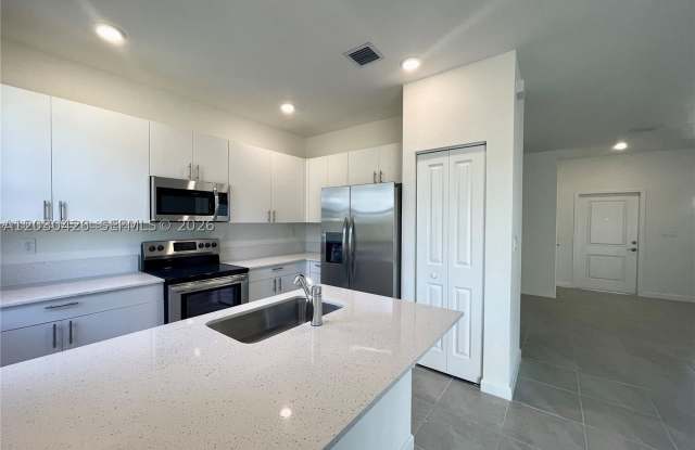 28561 SW 134th Ct Gallery 2