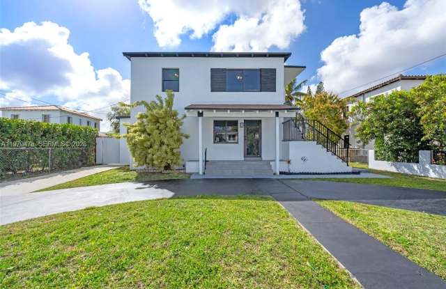 130 SW 31st Ct photos photos