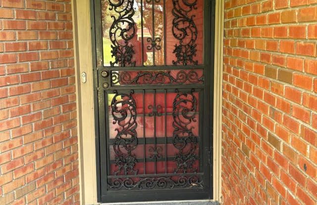 109 Briarcrest Court Gallery 2