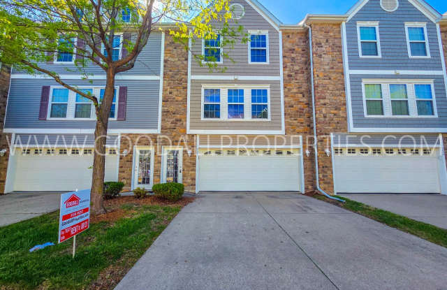 Bright & Spacious Waukee Townhome Near Dining, Shopping & Entertainment and attached 2-car garage photos photos