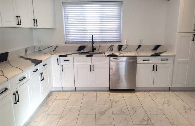 2005 E Oakey Boulevard photos photos