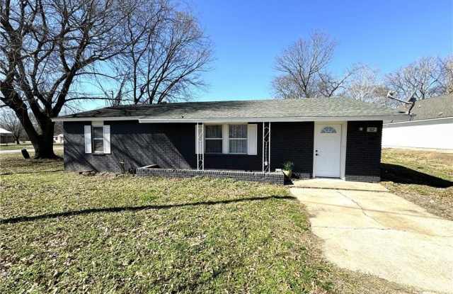 107 S Oak ST photos photos